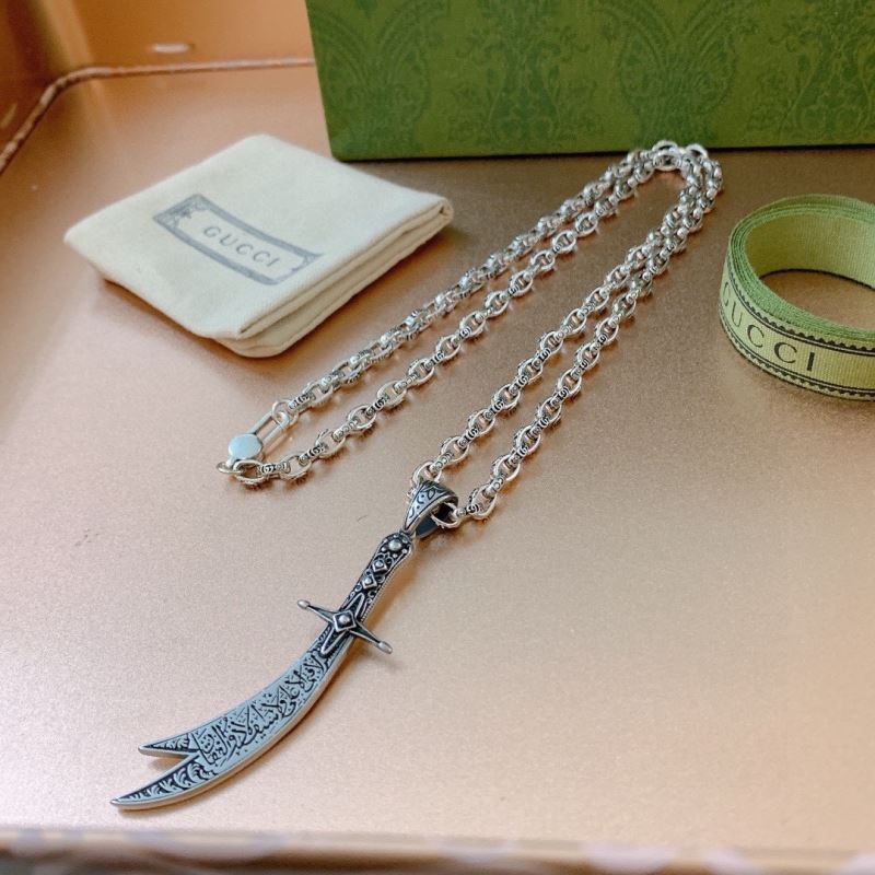G*u*i necklaces